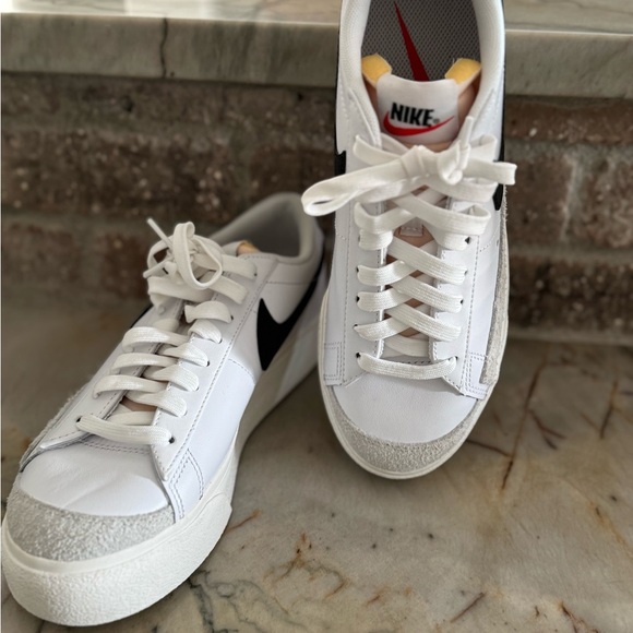 New! Nike women’s size 7 1/2 sneakers - Picture 3 of 6